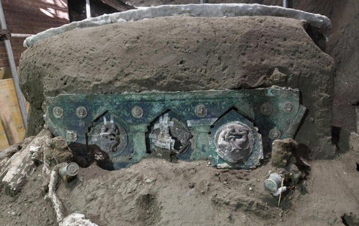 El descubrimiento del carro aparece como una nueva pieza preciosa en el complicado rompecabezas de esta historia.