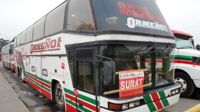 La empresa que revolucionó el transporte con buses de dos pisos y rutas internacionales, pero sucumbió a los errores de gestión.