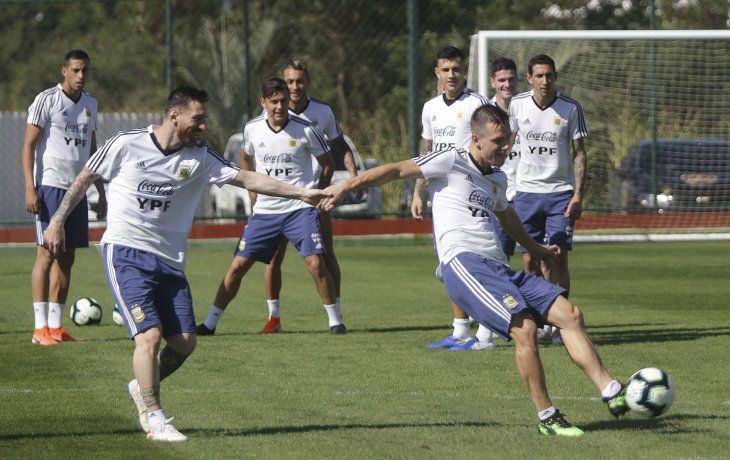 Scaloni vuelve a probar cambios para enfrentar a Venezuela