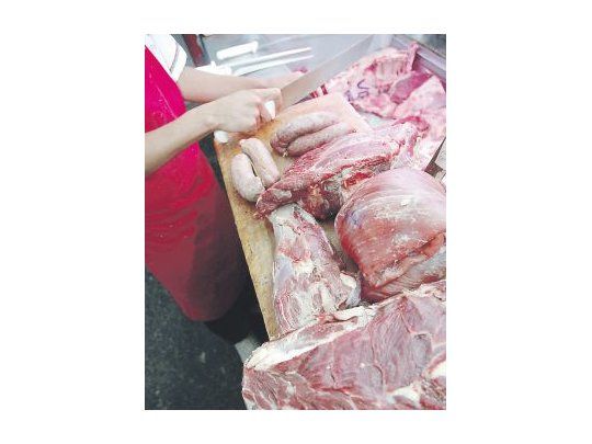 para abajo. Mientras el precio de la hacienda en pie creció el 3,6% el consumo sigue cayendo de la mano de la producción y la faena.