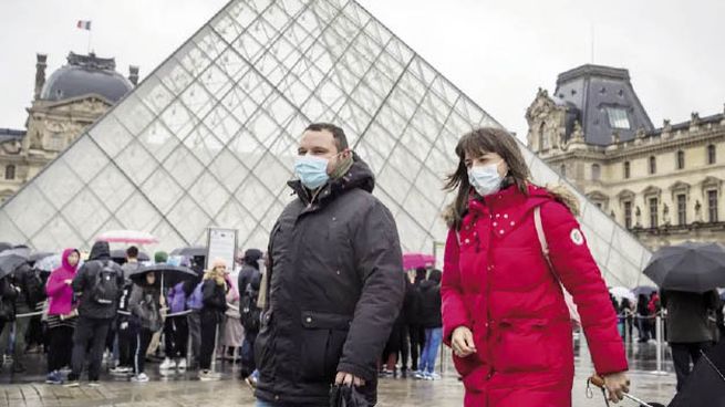 pandemia. El Museo del Louvre, cerrado: una de las imágenes más gráficas de los efectos de la pandemia sobre el sector cultural, que sufrió como pocos la pérdida de empleos.