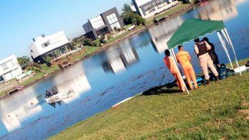 Un joven permanece desaparecido tras navegar en un lago en Escobar.
