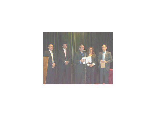 El Dr. Lino Barañao, Ministro de Ciencia Tecnología e Innovación Productiva, agradeciendo el premio recibido.