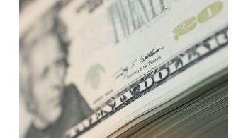 El Gobierno decidió profundizar su estrategia de bajar el blue a través del mercado de bonos.