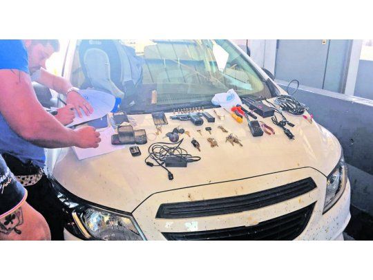 Inhibidores. Distintas bandas que operaban con esta modalidad fueron desbaratadas. Utilizaban handies.