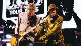 Los hermanos Gallagher lograron frenar la subasta.
