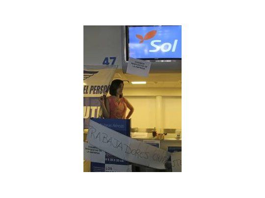 Empleados prometieron continuar las protestas en Aeroparque hasta obtener una solución.