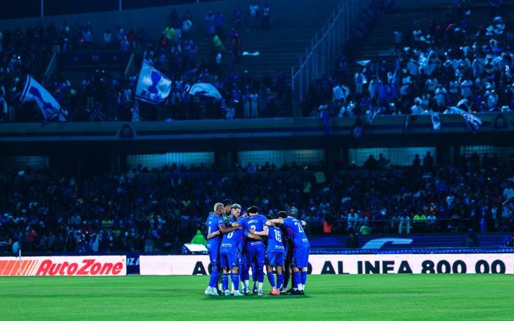 Cruz Azul intentará en el Clasico Joven de este sábado 18 de octubre, ganar o por lo menos no perder ante el Club América, para superar el récord de 22 partidos sin derrotas que tiene Pumas en el CU.