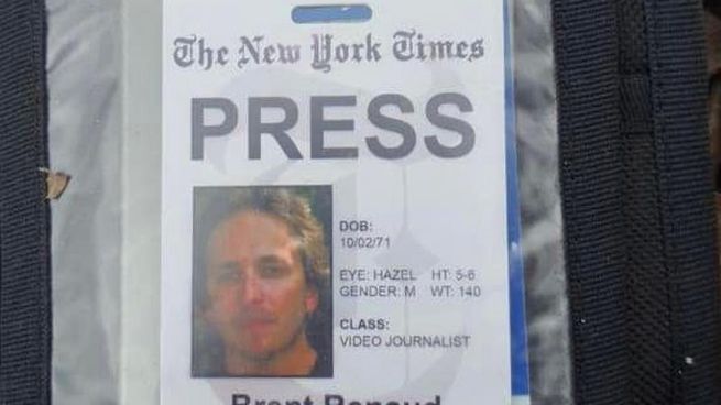 La credencial de Brent Renaud.