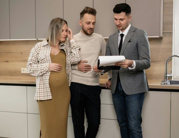 Las parejas jóvenes aun en contextos desafiantes y con un buen anticipo prefieren acceder a la casa propia en vez de seguir pagando un alquiler mes a mes Las parejas jóvenes aun en contextos desafiantes y con un buen anticipo prefieren acceder a la casa propia en vez de seguir pagando un alquiler mes a mes