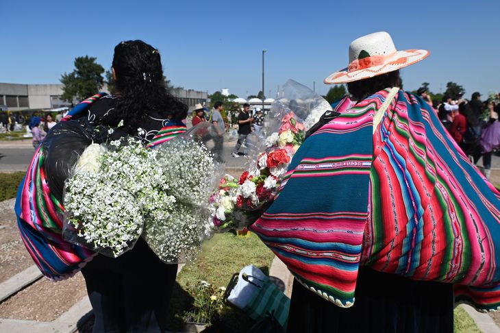 Día de los muertos: celebración en el cementerio de Flores