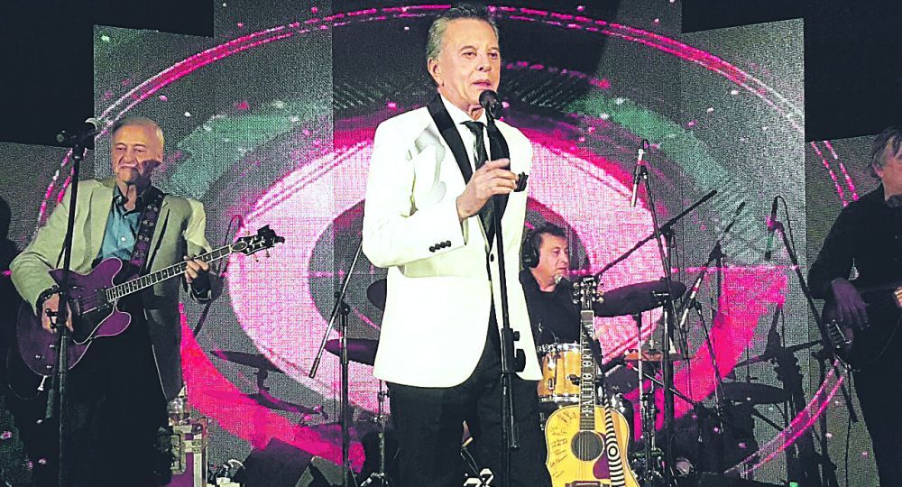 Clásico. Casamiento de Gustavo Weiss con Miriam Levy en el Alvear Icon. Para movilizar invitados “+50”, apareció Palito Ortega.