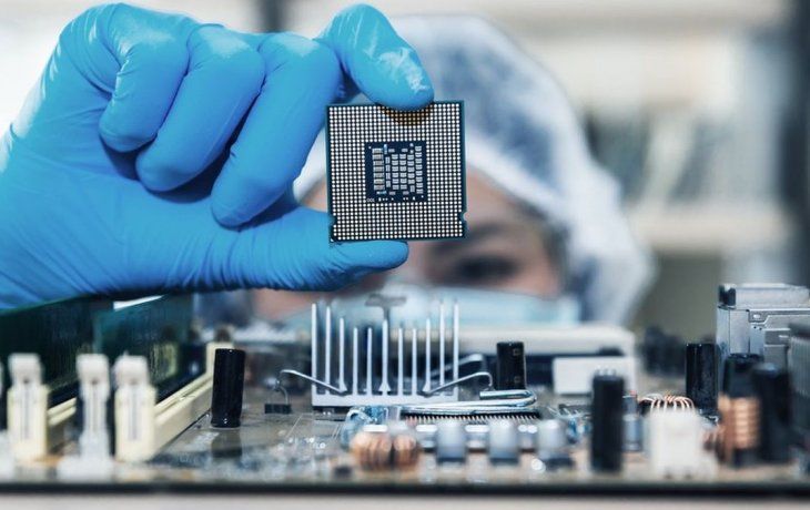 la escasez de chips detiene la produccion autos reino unido