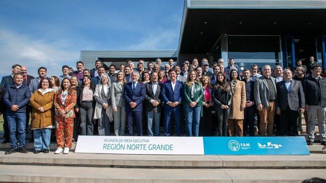 Los jefes comunales de todo el país se reunieron el fin de semana en La Rioja, con Ricardo Quintela como anfitrión, para analizar la critica situación de los municipios ante la caída de la recaudación, el freno a la obra publica y el aumento de la pobreza.