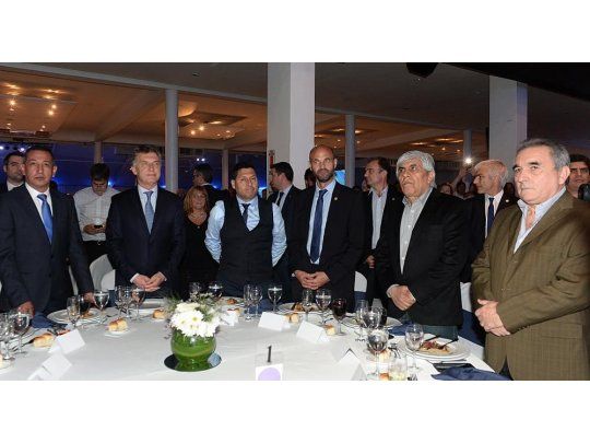 En el cierre de listas Macri se mostró con ferroviarios