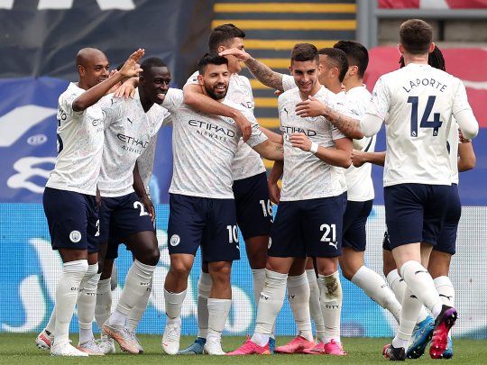 Agüero volvió al gol y el Manchester City está a un punto de ser campeón.
