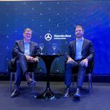 Los CEOs globales de Daimler Buses, Till Oberwörder (izquierda), y de Mercedes-Benz Trucks, Achim Puchert (derecha), dialogaron con medios argentinos en el marco de la inauguración de la planta de Zárate. Los CEOs globales de Daimler Buses, Till Oberwörder (izquierda), y de Mercedes-Benz Trucks, Achim Puchert (derecha), dialogaron con medios argentinos en el marco de la inauguración de la planta de Zárate.