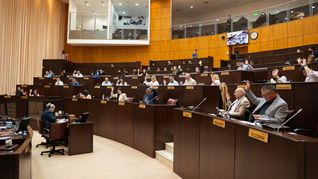 La Legislatura autorizó la toma de dos créditos por u$s300 millones en total. La Legislatura autorizó la toma de dos créditos por u$s300 millones en total.