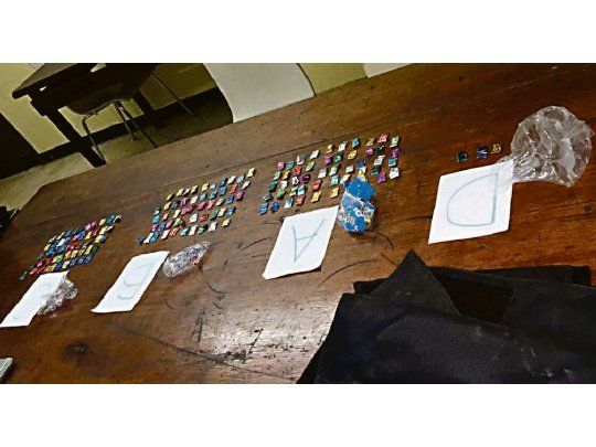 sorpresa. La inspección dio con un chaleco antibalas en el que se guardaban 160 paquetes de cocaína,