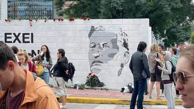Así es el mural que se inauguró en San Telmo en honor a Alexei Navalny.