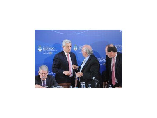 El encuentro se llevó a cabo en el Salón Azul de la Cámara alta con la presencia del presidente de la Cámara de Diputados, Julián Domínguez.