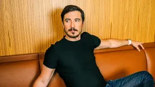 Este empresario logró reemplazar las viejas formas de invertir en alto riesgo y creó un imperio. Este empresario logró reemplazar las viejas formas de invertir en alto riesgo y creó un imperio.