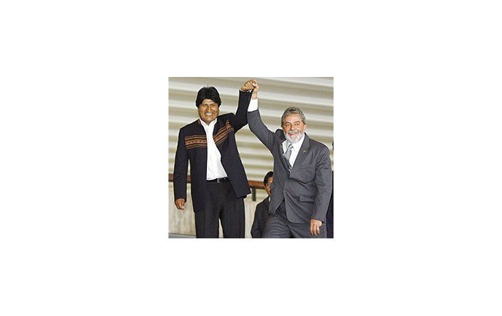 Evo Morales y Lula daSilva, ayer en Itamaraty.Finalmente, el gas fuetema de las conversacionesy Brasil flexibilizó enalgo su postura.