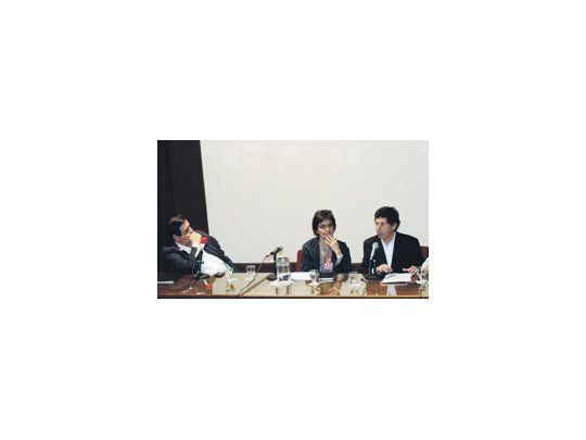 El viernes pasado la UCR armó una cumbre en La Plata. Lo más jugoso estuvo en el seminario previo sobre problemas fiscales en las provincias. Raúl Baglini volvió al debate, en mesa con María Eugenia Estensoro y Gustavo Posse.