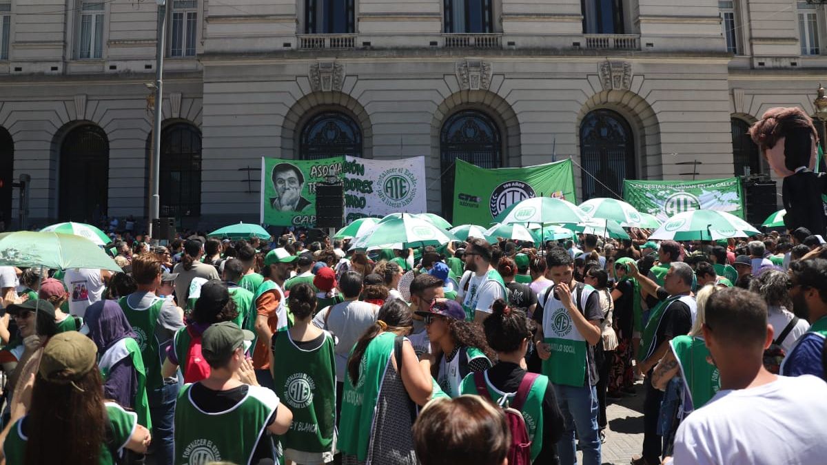 The two CTA will march this Thursday to Plaza de Mayo against the Government’s measures