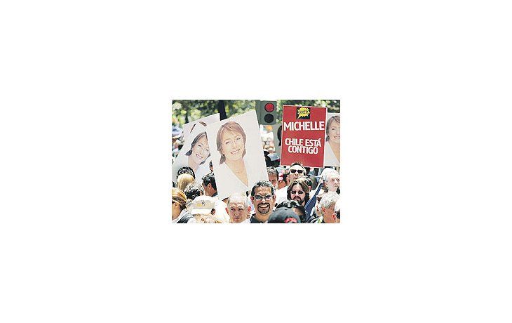 ámbito.com | Los partidarios de Michelle Bachelet demuestran optimismo para el domingo. Para hoy está prevista una masiva concentración en el centro de Santiago.
