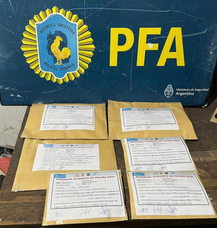 Este viernes fueron detenidos los jóvenes que realizaron las amenazas de bomba. Este viernes fueron detenidos los jóvenes que realizaron las amenazas de bomba. 