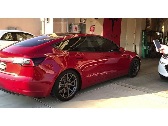 De ciencia ficción: los autos Tesla se manejarán solos para encontrar a su dueño