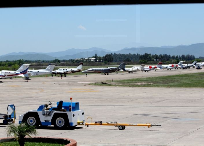 Cambiemos llegó con 15 aviones privados en Jujuy (foto 1)