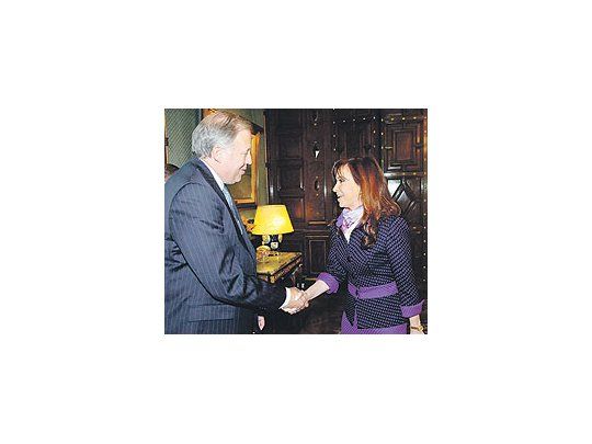 Bolivia fue el único tema importante de lo que conversaron ayer Cristina de Kirchner y el subsecretario de Asuntos Hemisféricos de los Estados Unidos, Tom Shannon, en Casa de Gobierno.