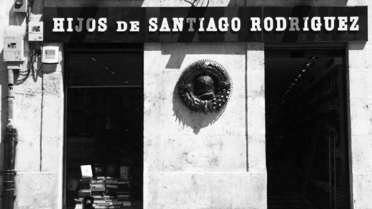 Es una de las librerías más antiguas y emblemáticas de España. Es una de las librerías más antiguas y emblemáticas de España.