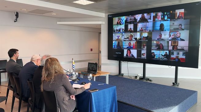 El Ministerio de Relaciones Exteriores llevó adelante una inédita reunión virtual con diplomáticos uruguayos alrededor del mundo.