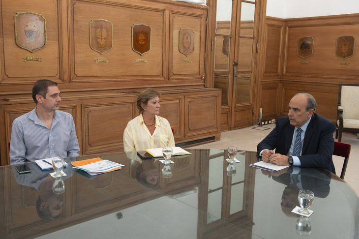 Guillermo Francos se reunió con la subsecretaria de Ambiente, Ana Lamas, para analizar la situación de los incendios. Guillermo Francos se reunió con la subsecretaria de Ambiente, Ana Lamas, para analizar la situación de los incendios. 