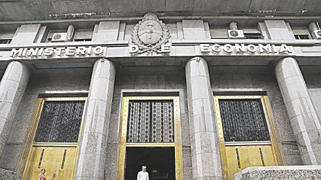 El Tesoro tendrá otra cita para licitar el martes 21 de noviembre y según estimaciones privadas, Finanzas deberá hacer frente a vencimientos que rozan los $1,4 billones y que casi el 97% está en manos de privados. 