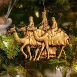 El ritual de dejarle pasto y agua para los camellos simbolizan la idea de brindar hospitalidad. El ritual de dejarle pasto y agua para los camellos simbolizan la idea de brindar hospitalidad.