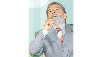 ámbito.com | El presidente Luiz InácioLula da Silva gesticula ayerdurante una ceremonia enel Palacio Presidencial. Elnuevo caso de corrupciónno impediría que eldomingo obtenga unsegundo mandato.