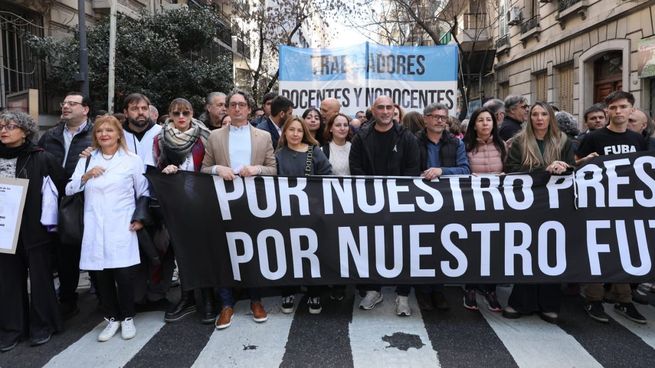 Más de ocho mil personas se movilizaron por el centro porteño. 