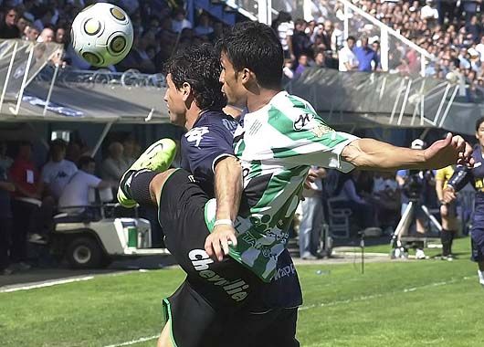 No dar ninguna pelota por perdida parece ser el lema que lleva a este Banfield a liderar el torneo.