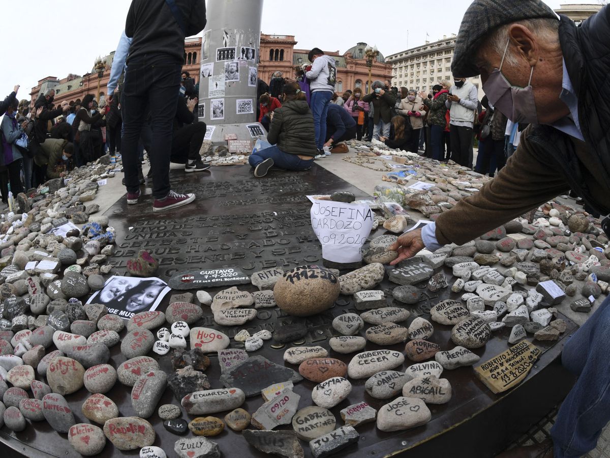 Realizaron en Plaza de Mayo nuevo homenaje a los fallecidos por coronavirus