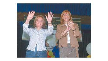 ámbito.com | Hilda Chiche Duhalde y Graciela Giannettasio en el acto de ayer en Florencio Varela.