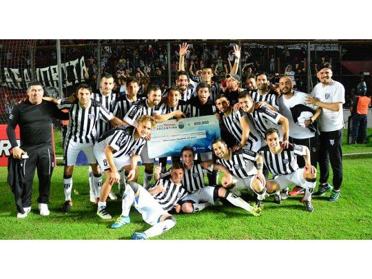 Gimnasia dio la nota en Santa Fe y eliminó a Talleres (Copa Argentina).