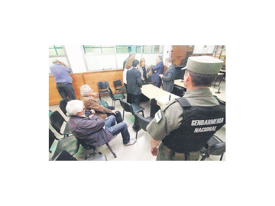 La banda comercializó drogas durante 2011 y 2012 hacia Portugal. El juicio se extendió durante tres meses. Cuatro de los cinco acusados quedaron desde ayer detenidos.