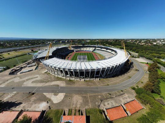 El estadio donde los austríacos lograron un milagro tiene muchos nombres. Al inicio se llamó el Estadio Polideportivo Ciudad de Córdoba y en 2010 se cambió a Mario Alberto Kempes.