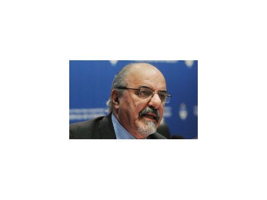 Carlos Tomada.
