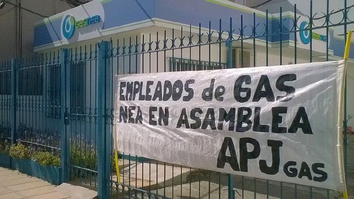 Los gremialistas del Personal Jerárquico no descartan que trabajadores de otras empresas del gas se sumen a su reclamo con protestas en otras plantas o distribuidoras. Los gremialistas del Personal Jerárquico no descartan que trabajadores de otras empresas del gas se sumen a su reclamo con protestas en otras plantas o distribuidoras.