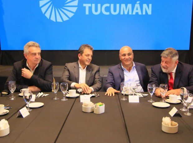 Agust&iacute;n Rossi, Sergio Massa, Juan Manzur y Jorge Rocchia Ferro, durante el encuentro de este s&aacute;bado.
